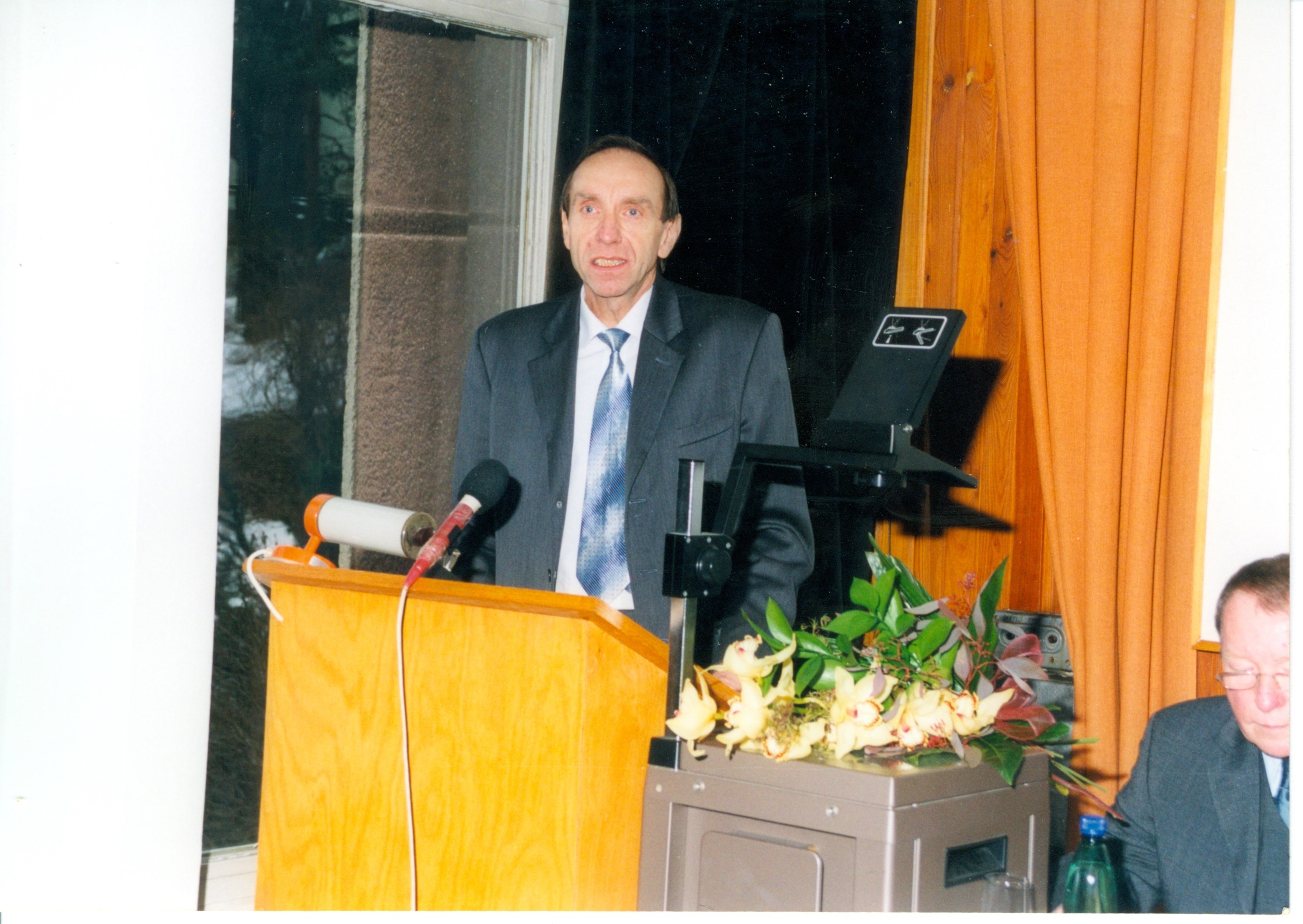 NONINVASIVE METHODS IN CARDIOLOGY 2002